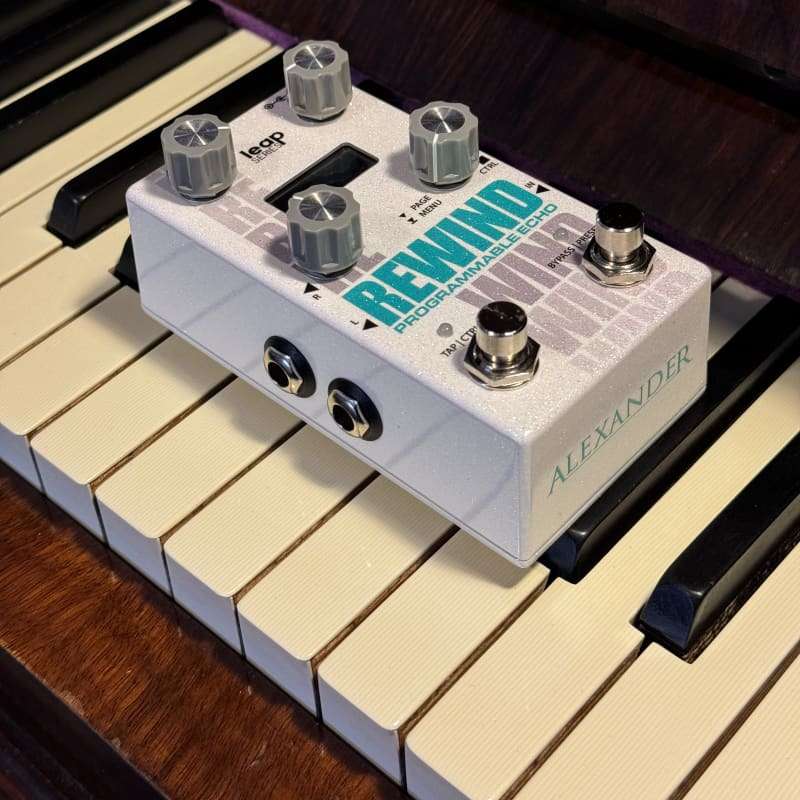 2022 - Present Alexander Pedals Rewind Programmable Echo White - used Alexander Pedals                   Echo   Guitar Effect Pedal