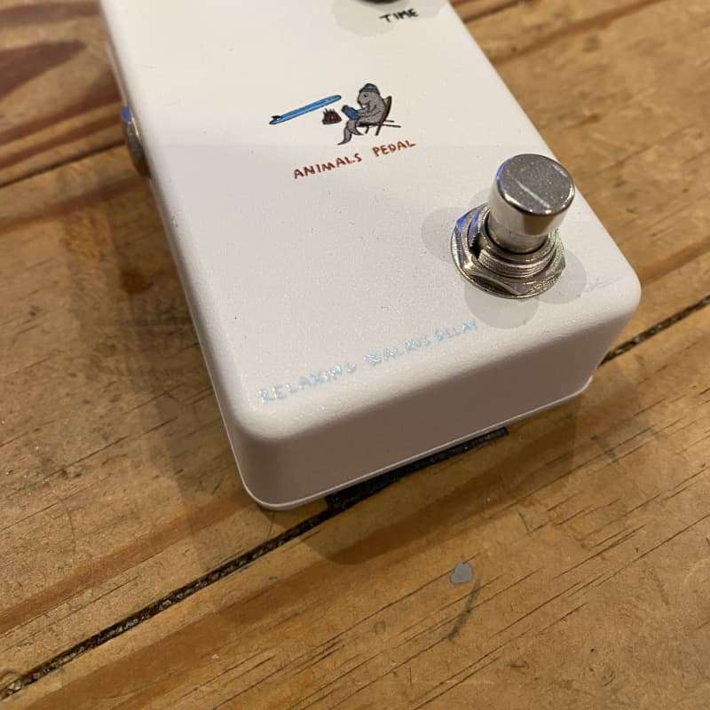2020 - Present Animals Pedal Relaxing Walrus Delay V2 White - used Animals Pedal                Delay      Guitar Effect Pedal