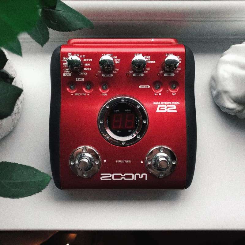 2010s Zoom B2 Bass Multi-Effects Pedal Red - used Zoom                      Multi-Effects Guitar Effect Pedal