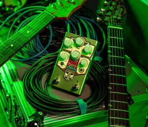 Beetronics Bee Bee Dee Analogue Delay FX Pedal - Image 2