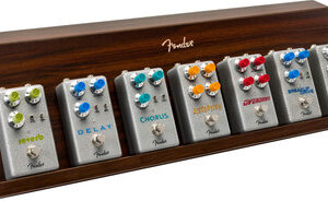 Fender Deluxe Wooden Pedal Shelf - Image 2