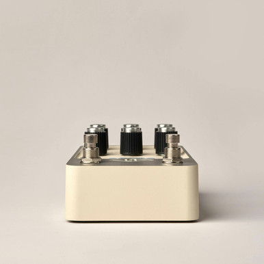 Universal Audio UAFX Astra Modulation Machine Pedal