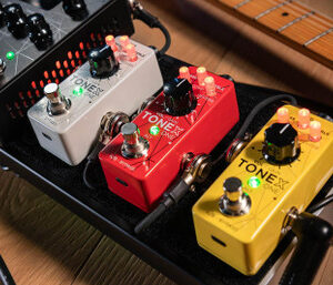IK Multimedia TONEX ONE Brown Sound Limited Edition Yellow - Image 2