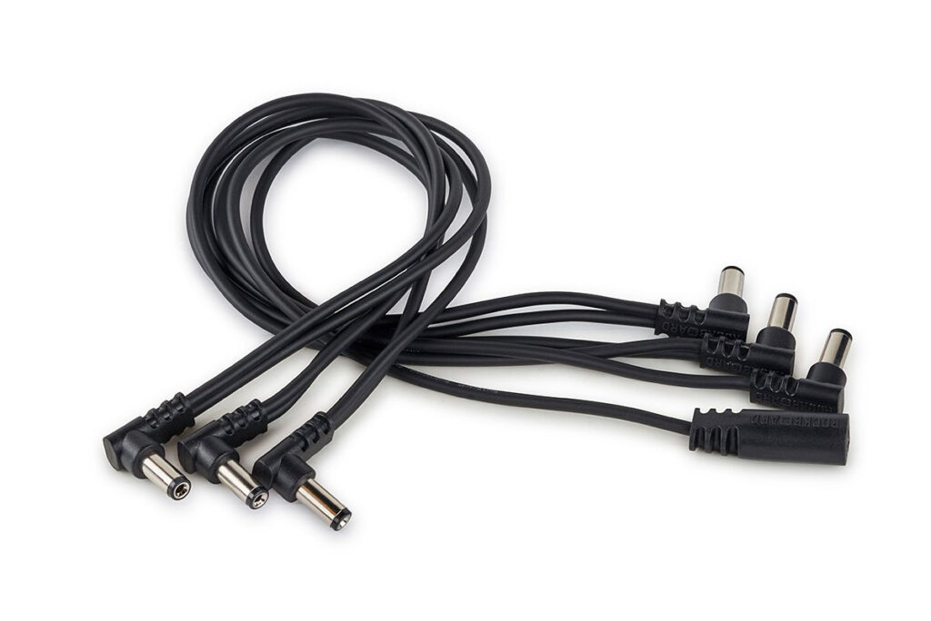 "Rockboard Flat Daisy Chain Cable 6 Outputs, angled"
