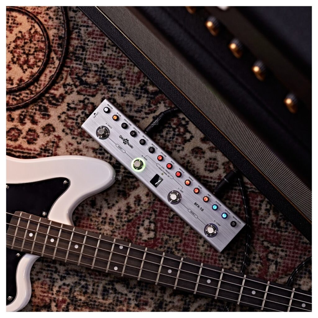 Bass Multi Effects Pedal by Gear4music